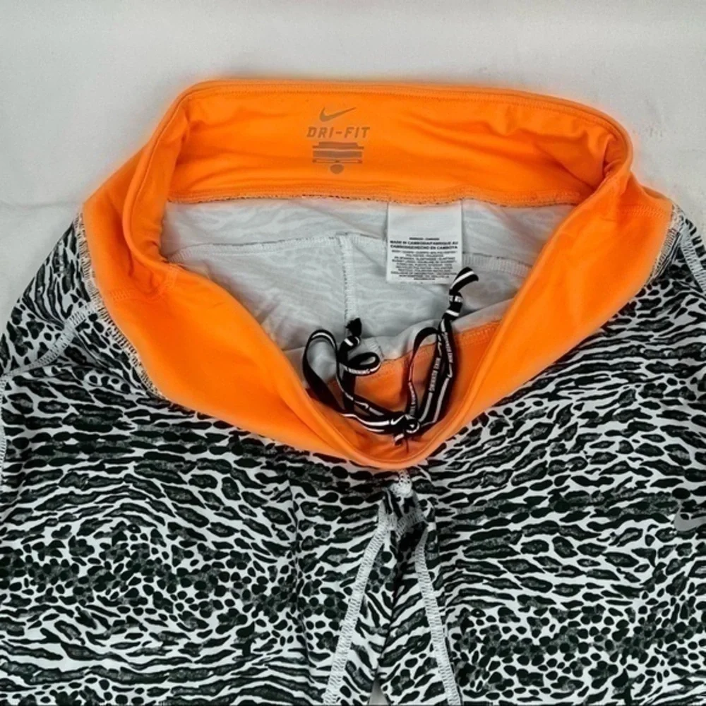 Nike Dri-Fit Women Cropped Leggings Medium | Black White Orange